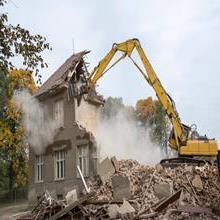 Эффективные методы сноса зданий в условиях городской застройки